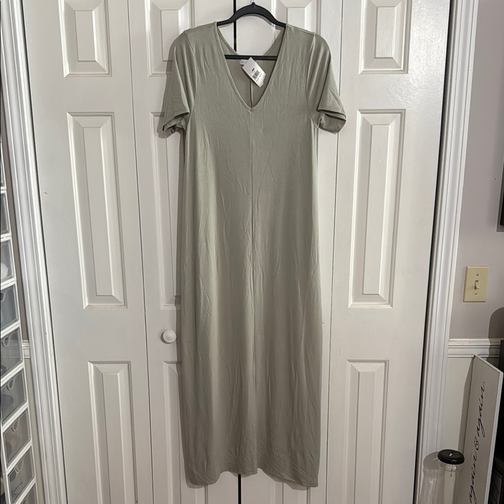 Zenana Outfitters Sage Green V-Neck Midi Dress